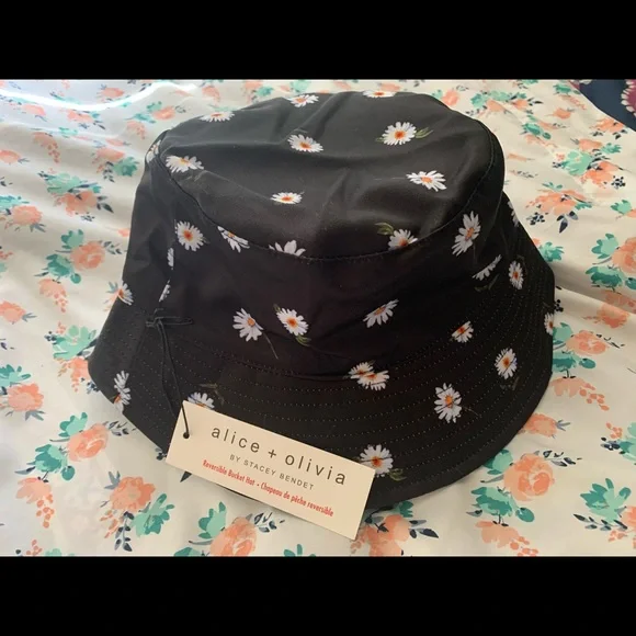 Alice + Olivia | Accessories | Alice Olivia Reversible  display picture 1